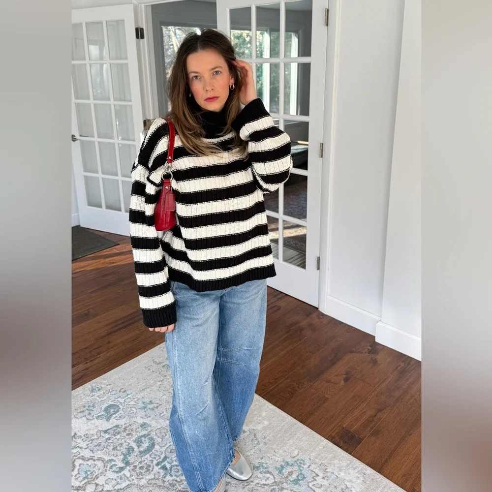 Cool and classy Vince Camuto black and White knit chunky, cropped sweater XL